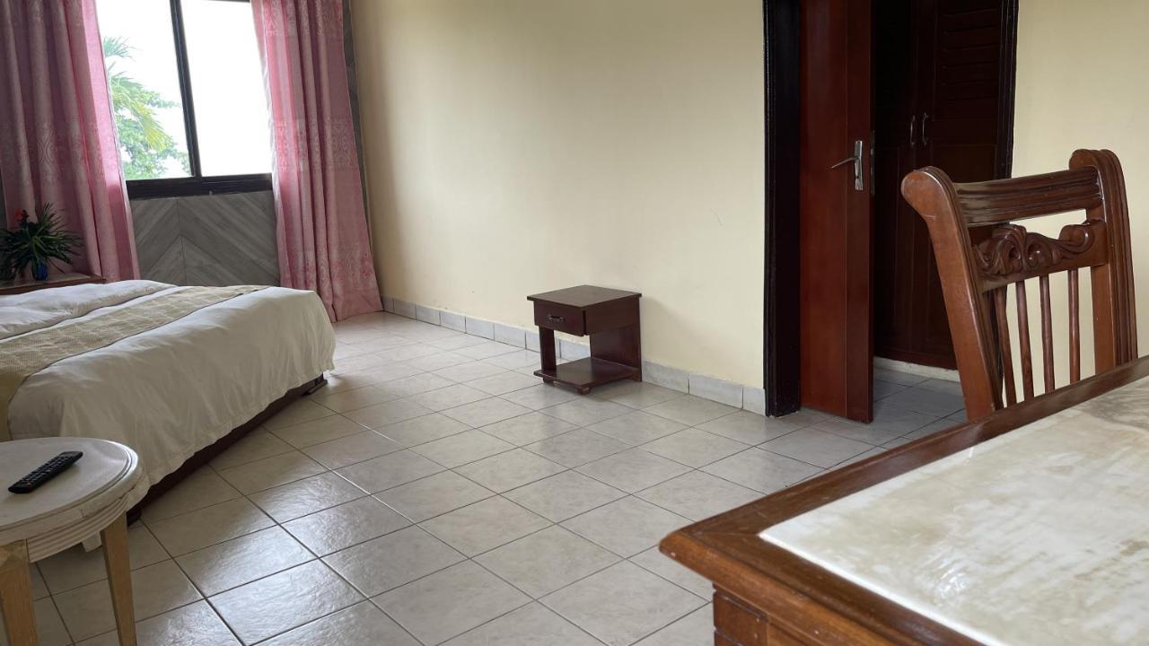 Hotel Les Polygones Крібі Екстер'єр фото